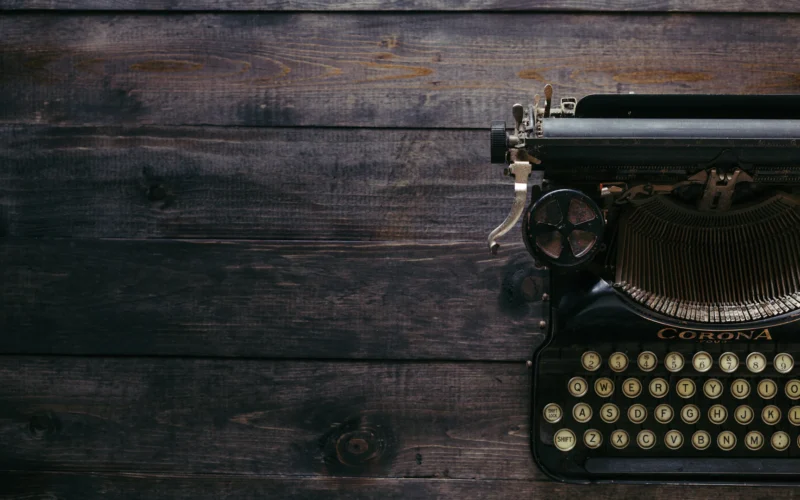 Black Corona typewriter on brown wood planks