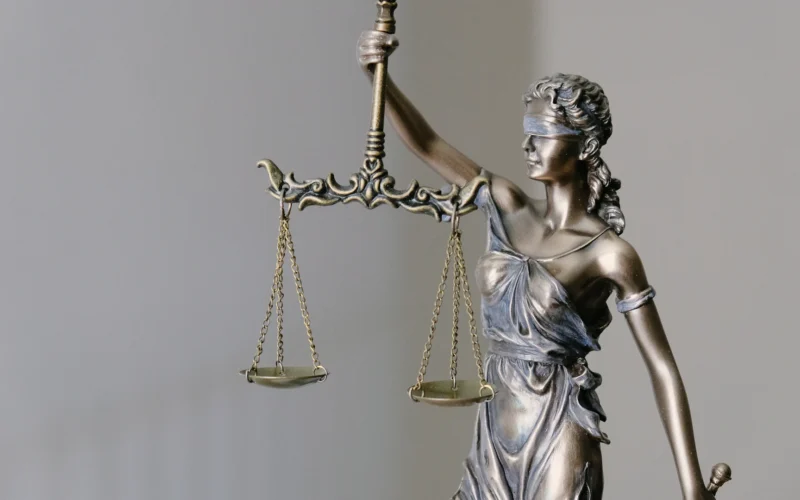 Lady justice statue with scales and sword